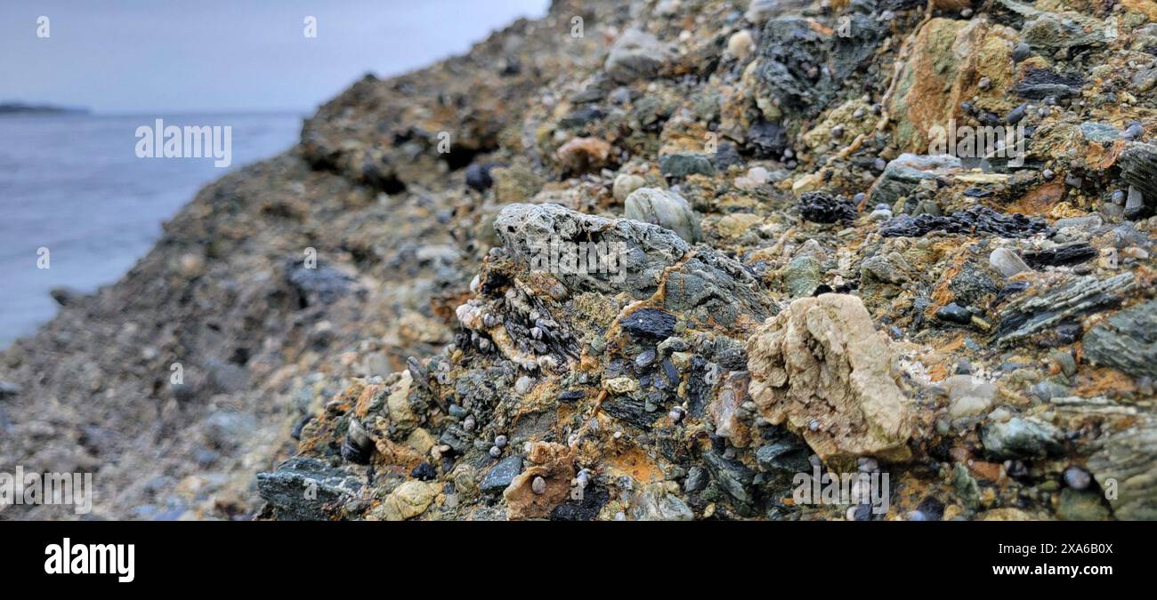 Oceanfront rocks hi-res stock photography and images - Alamy