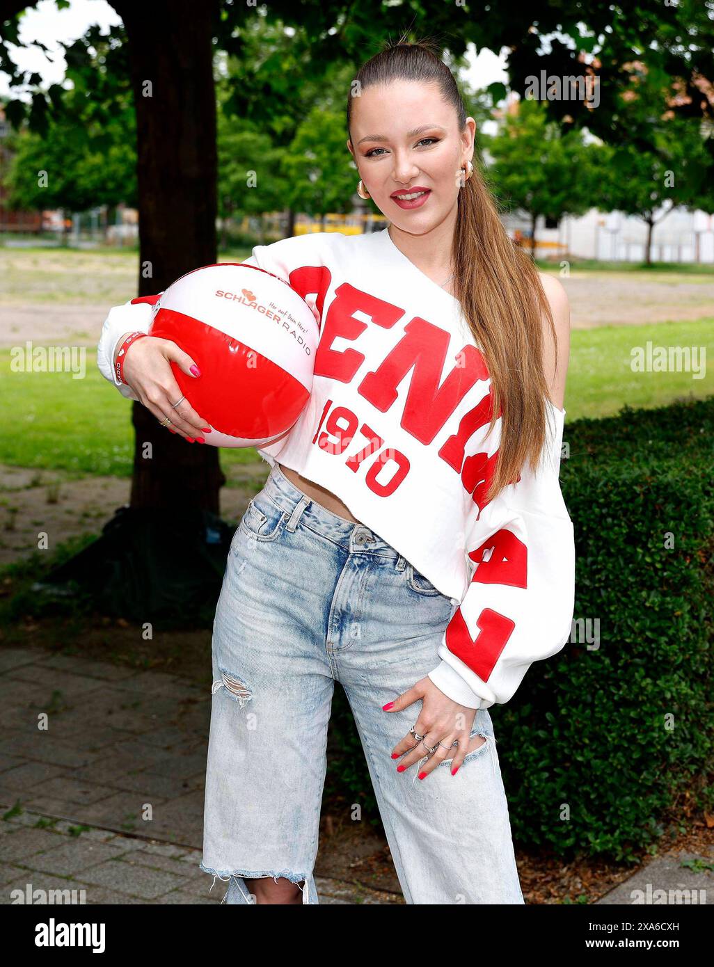 Schlagersängerin Joelina Drews bei der Pressekonferenz zum Schlager