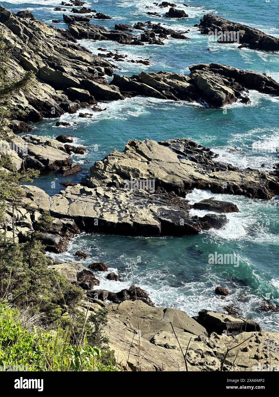 Rocky beach scenery hi-res stock photography and images - Alamy