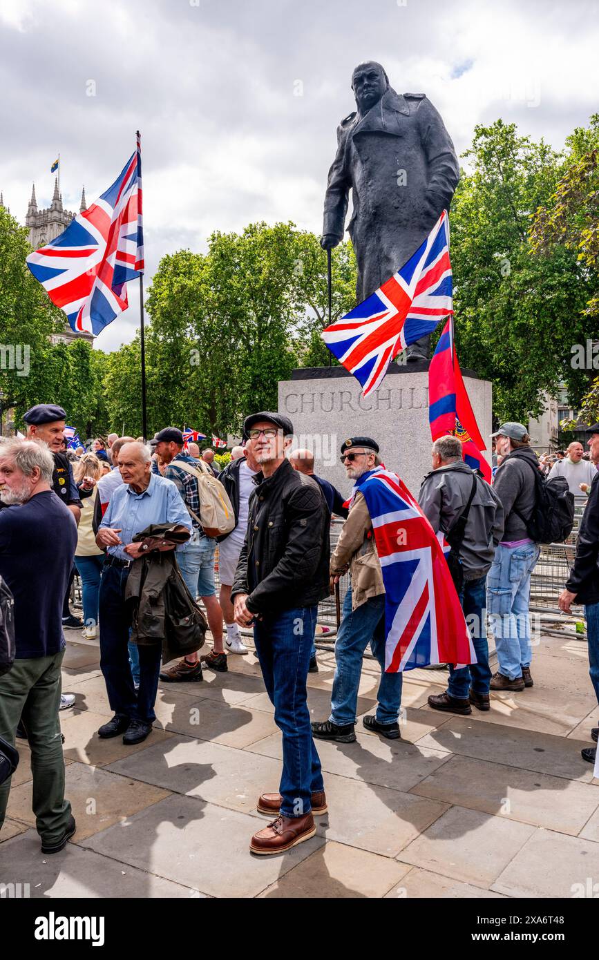 Crowds Gather In Parliament Square To Hear Speeches By Political Activists Tommy Robinson and Otners After A Rally Against Two Tier Policing, London, Stock Photo