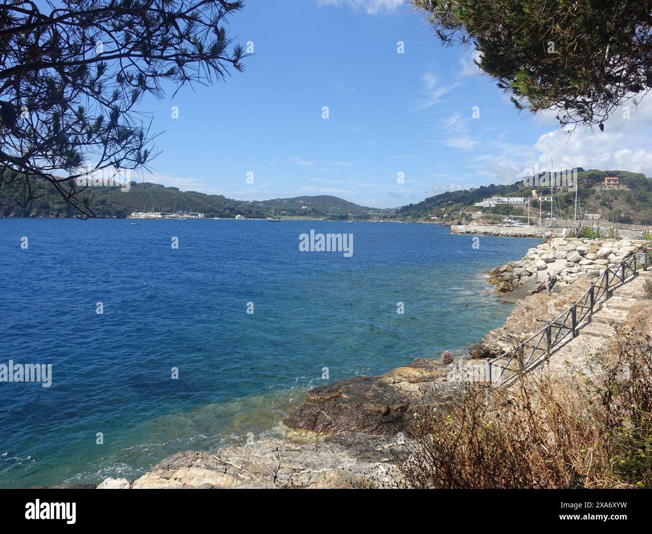 Crystal clear ocean hi-res stock photography and images - Alamy