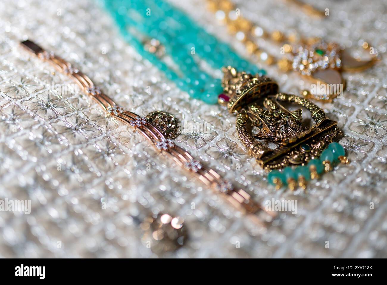 Chains jewelry hi-res stock photography and images - Alamy