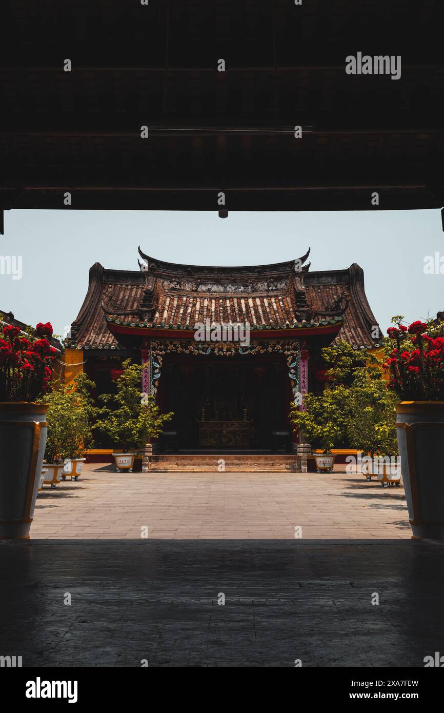 Doors open welcoming inviting hi-res stock photography and images - Alamy