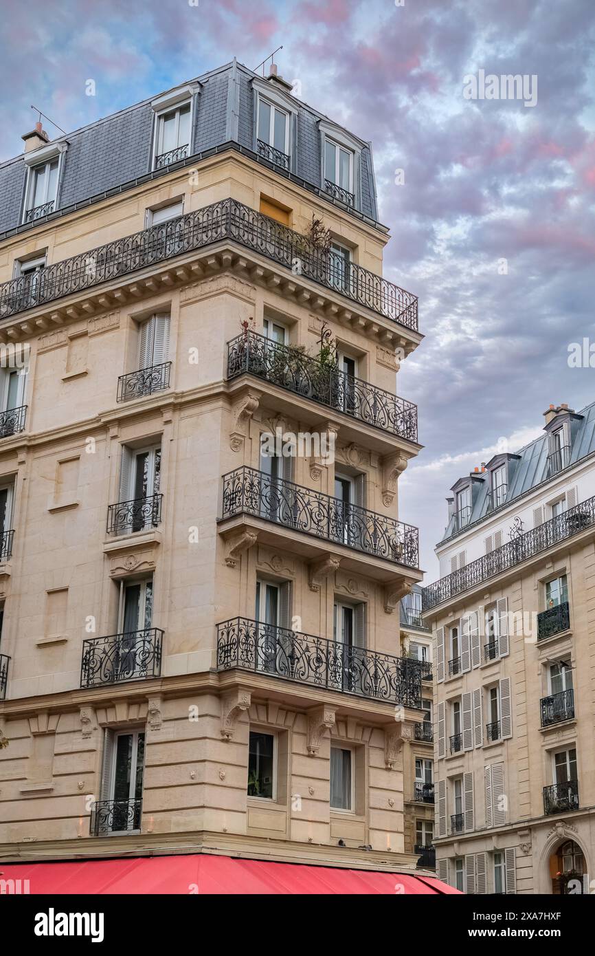 Shot of a light-colored building under a partially cloudy sky Stock Photo