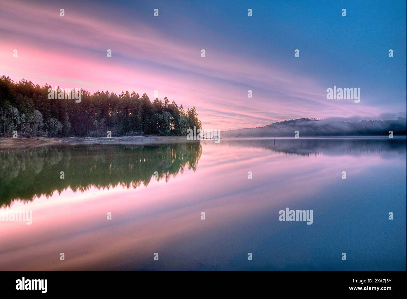 Tranquil lake sunset reflects hi-res stock photography and images - Alamy