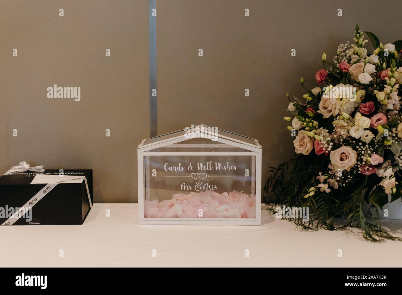 Stylish centerpiece hi-res stock photography and images - Alamy