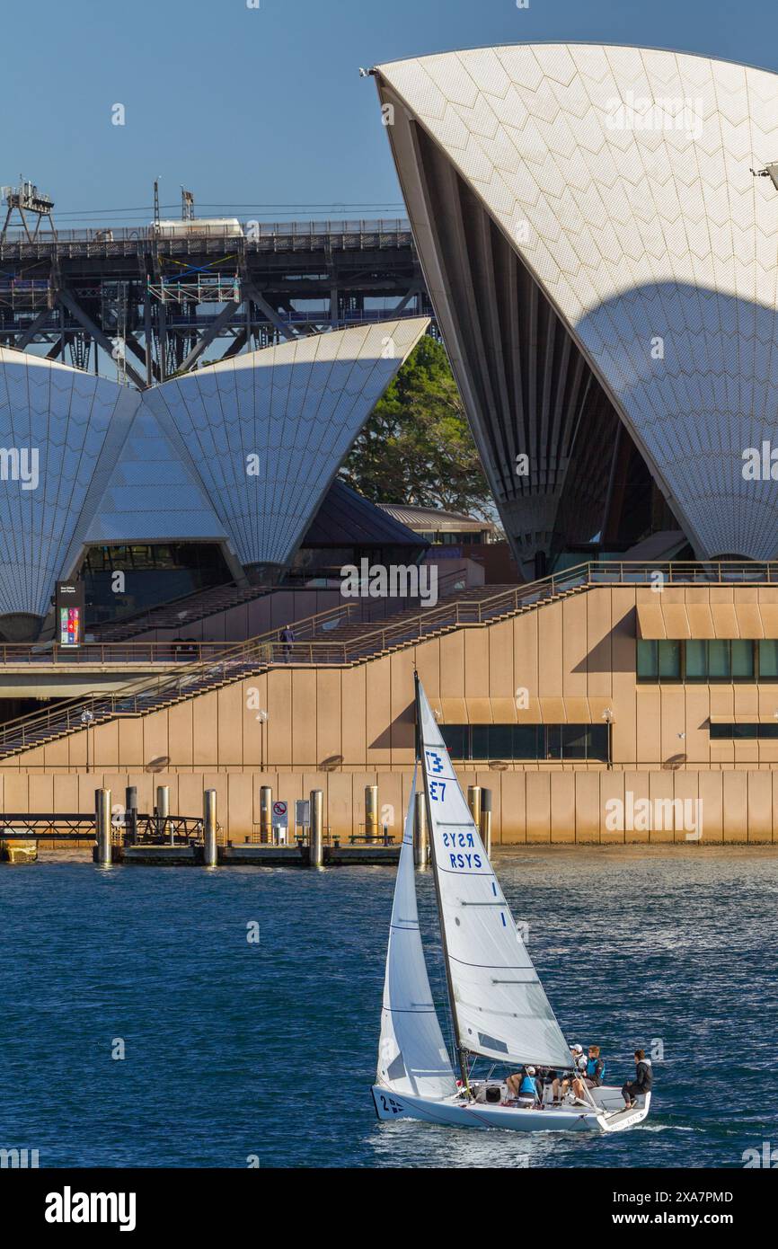 A sailing boat on Farm Cove in Sydney Harbour at Sydney Opera House in ...