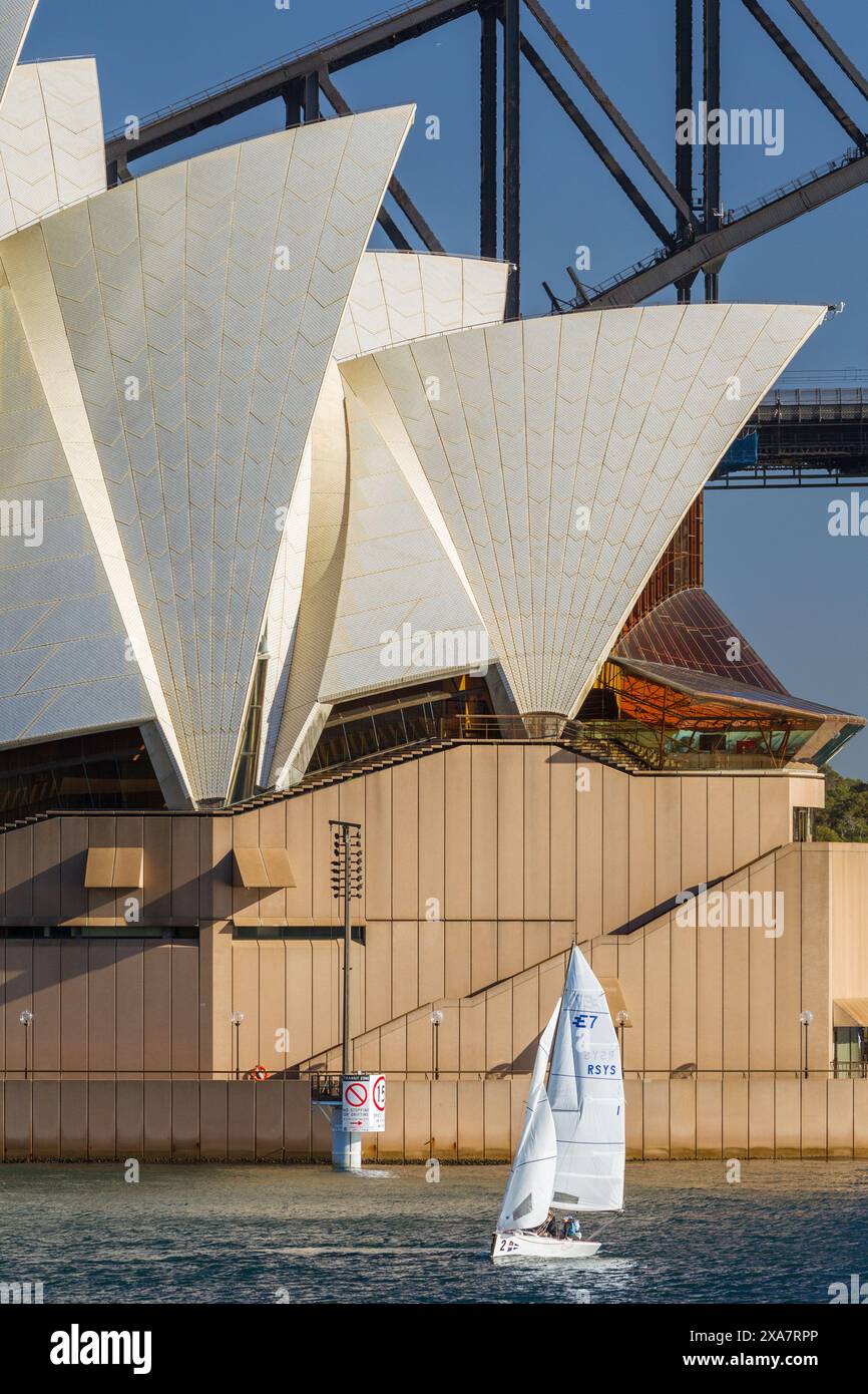 A sailing boat on Farm Cove in Sydney Harbour at Sydney Opera House in ...
