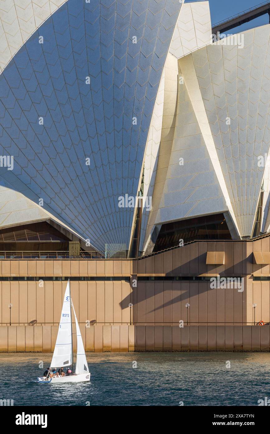 A sailing boat on Farm Cove in Sydney Harbour at Sydney Opera House in ...