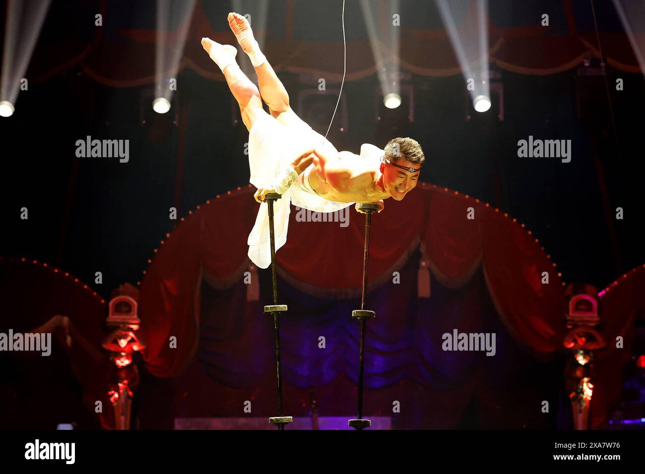 Zhenyu Li - Equilibristik aus China *** Zhenyu Li Equilibristics from ...