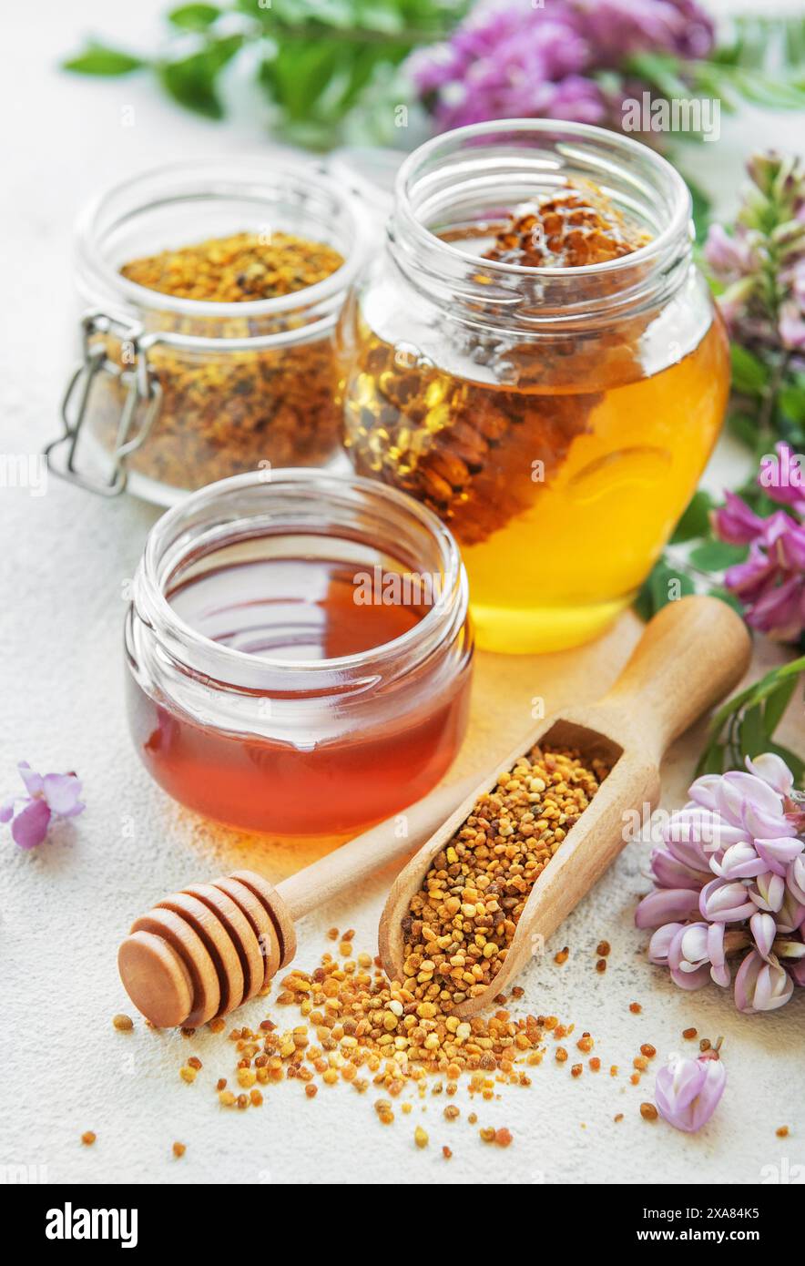 Pollen honey hi-res stock photography and images - Alamy