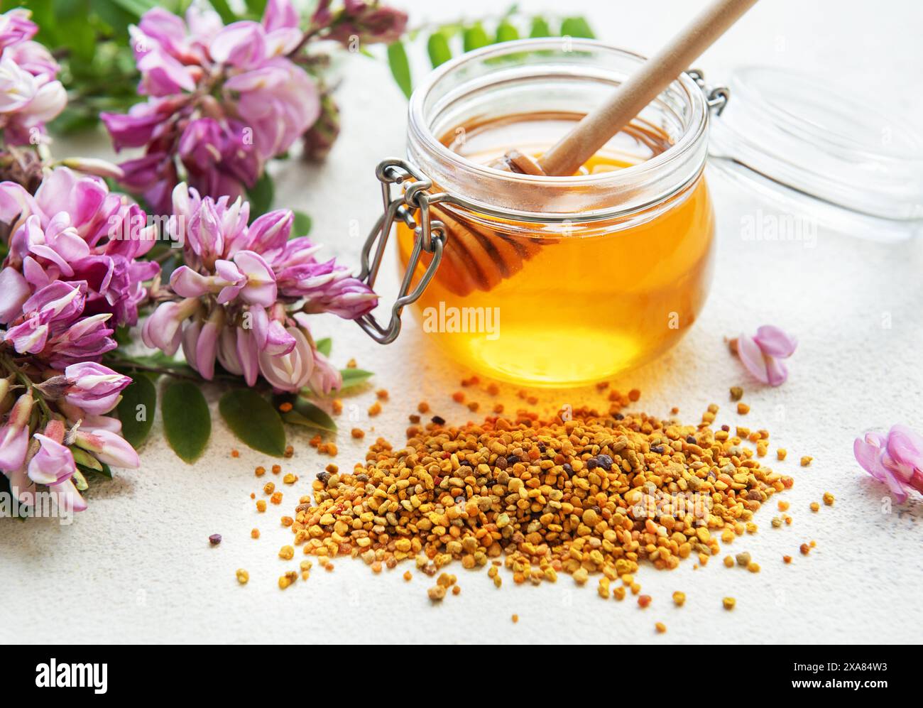 Pollen honey hi-res stock photography and images - Alamy