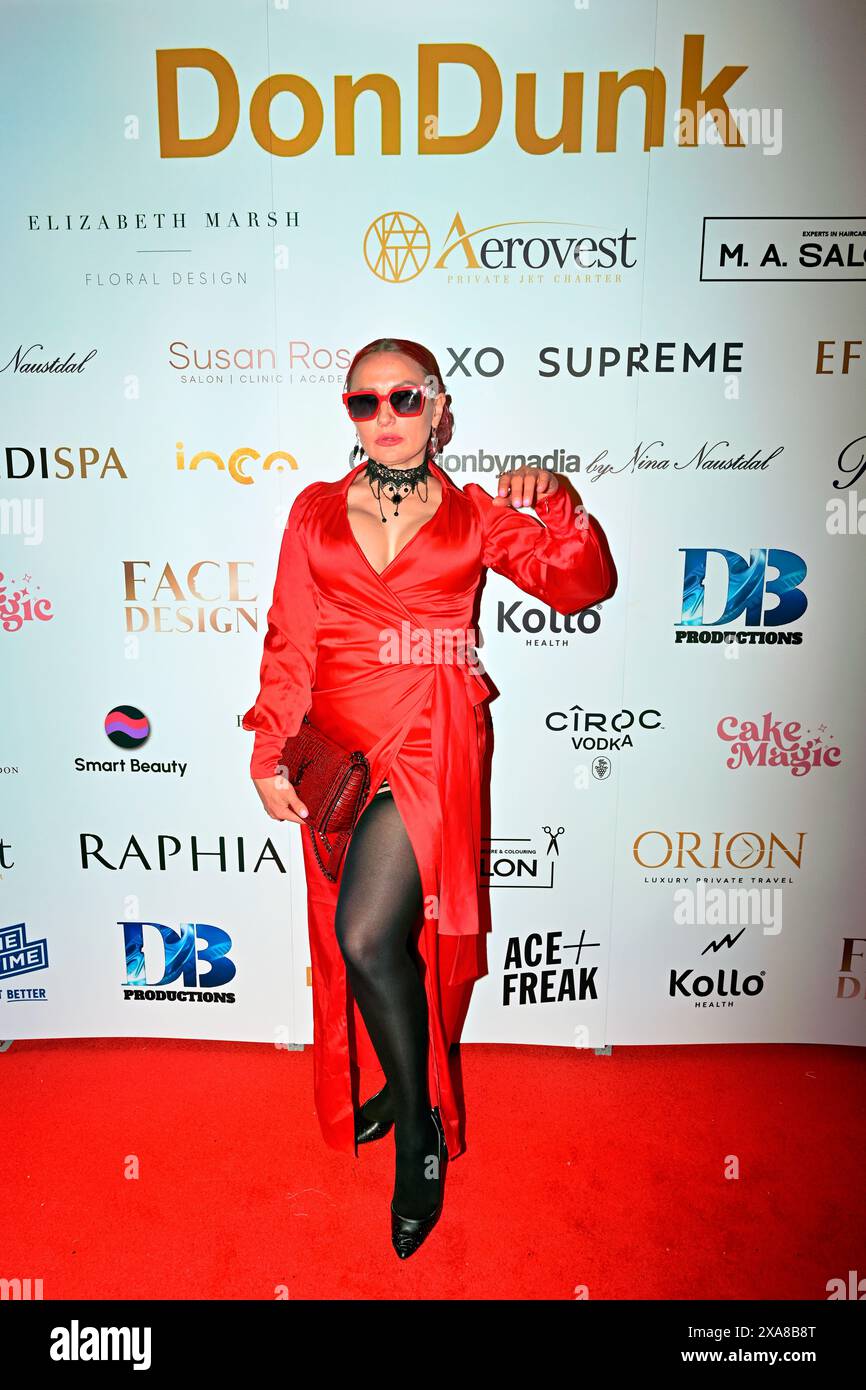 Ona va ogil jinsiy aloqada bolishadi