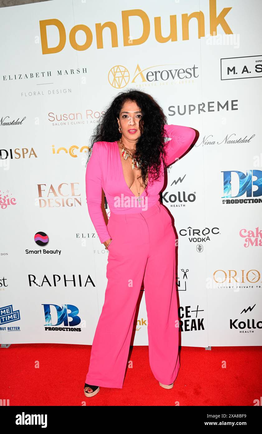 Mast Tanya eshakda becerdin oladi