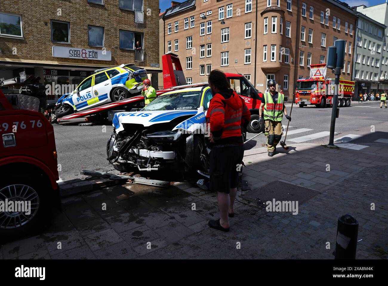 Linköping, Sweden. 4th, June, 2024. Traffic accident with two police cars and a bus in the city of Linköping, Sweden, during Tuesday lunch.  Credit: Jeppe Gustafsson/Alamy Live News Stock Photo