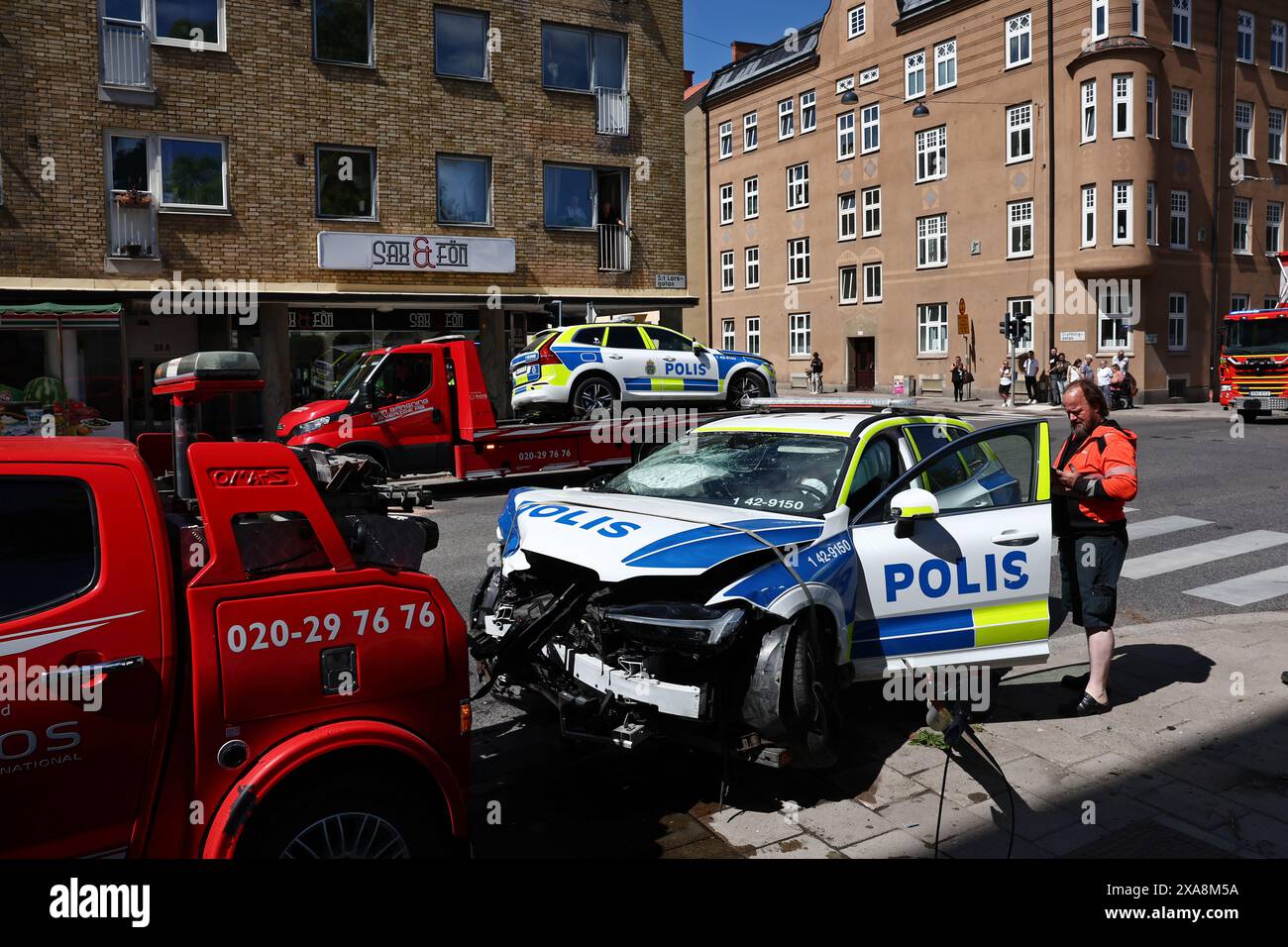 Linköping, Sweden. 4th, June, 2024. Traffic accident with two police cars and a bus in the city of Linköping, Sweden, during Tuesday lunch.  Credit: Jeppe Gustafsson/Alamy Live News Stock Photo