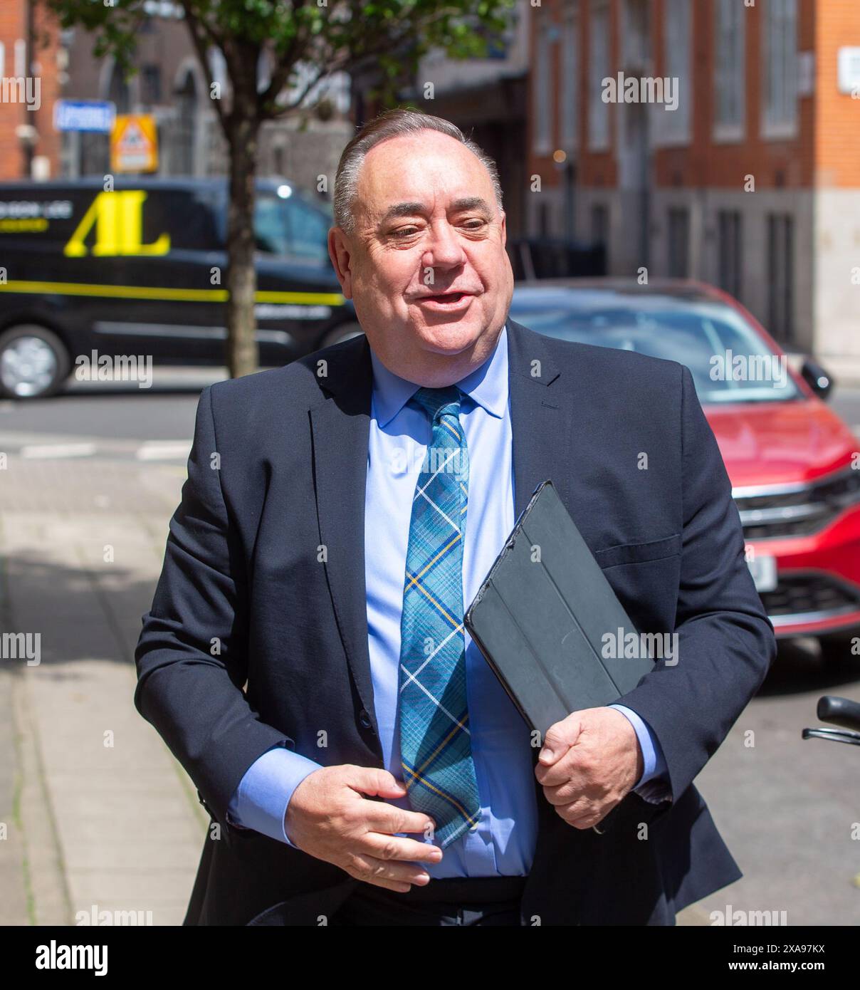 London, England, UK. 5th June, 2024. Former First Minister of Scotland and Leader of ALBA Party ALEX SALMOND arrives at press conference on general election in Westminster. (Credit Image: © Tayfun Salci/ZUMA Press Wire) EDITORIAL USAGE ONLY! Not for Commercial USAGE! Credit: ZUMA Press, Inc./Alamy Live News Stock Photo