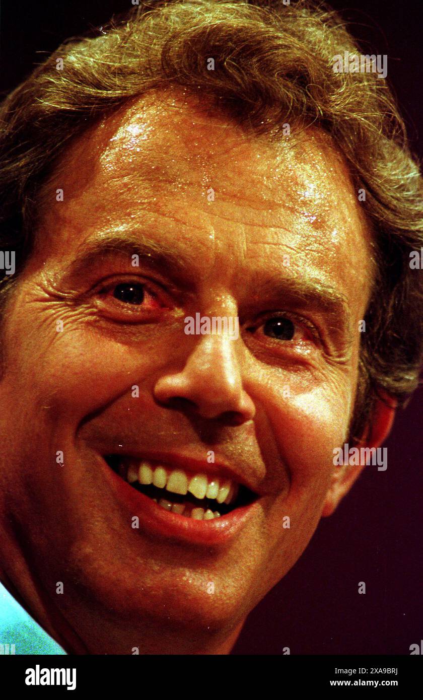 LAB CONF BLACKPOOL 1998... PHOTO BRIAN HARRIS PM TONY BLAIR DURING HIS ...