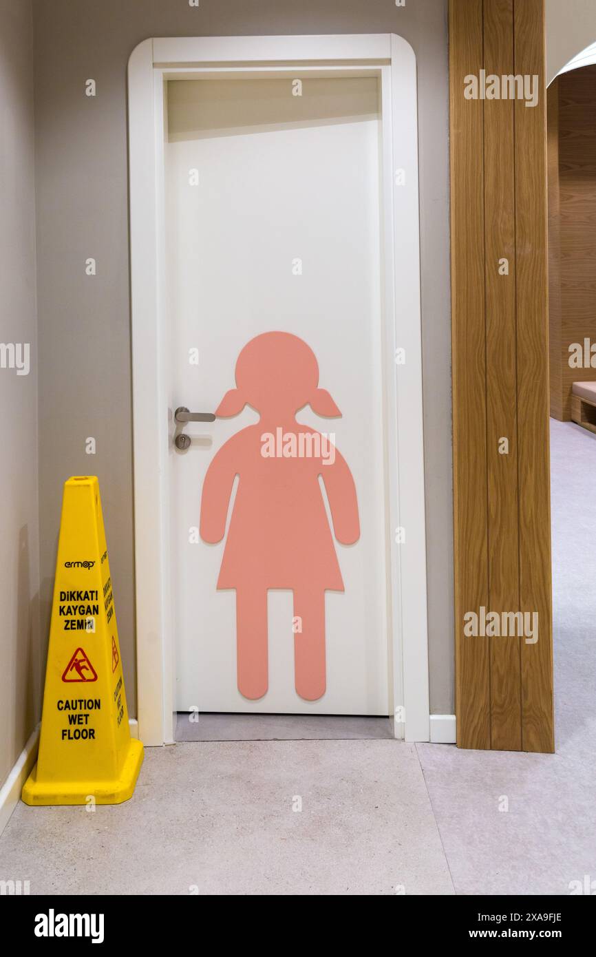  Children's common toilet kindergarten entrance and interior design 