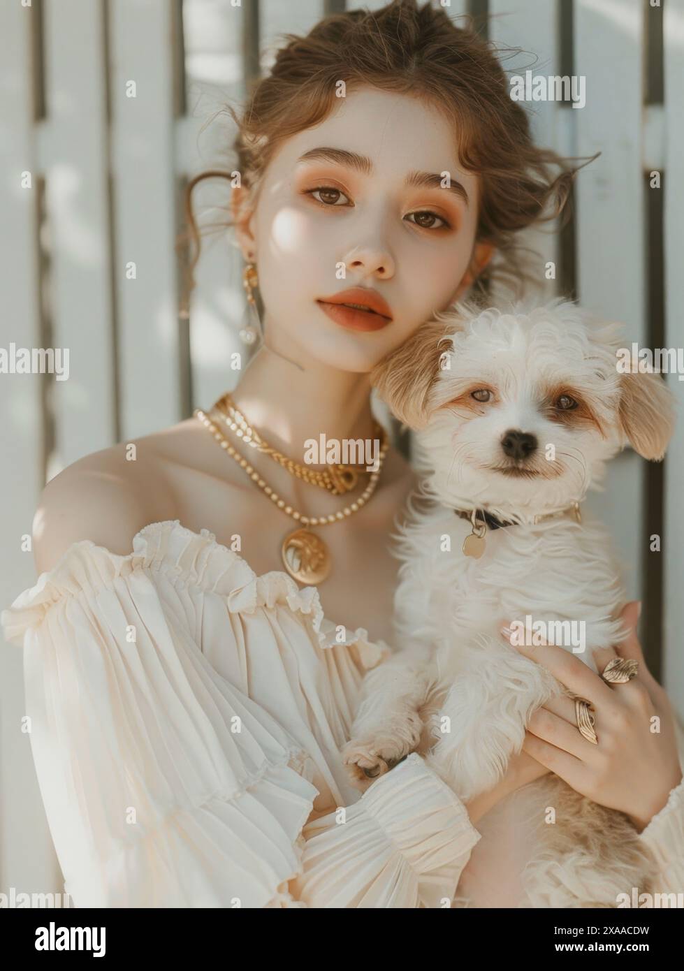 Woman wearing gold lipstick hi-res stock photography and images - Alamy