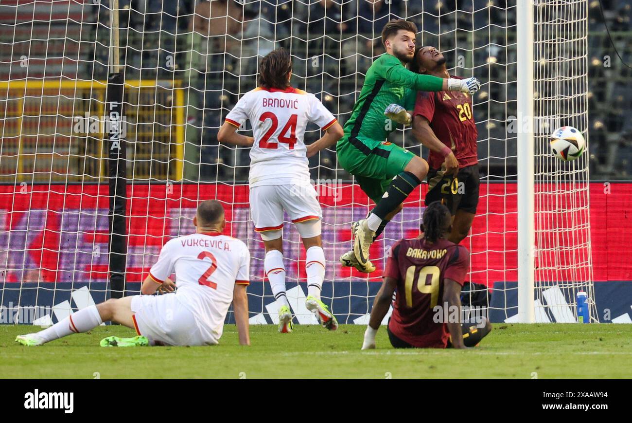 Brussels, Belgium. 05th June, 2024. Montenegro's goalkeeper Matija Sarkic and Belgium's Lois Openda fight for the ball during a friendly soccer match between Belgian national soccer team Red Devils and the national team of Montenegro, at the King Baudouin Stadium (Stade Roi Baudouin - Koning Boudewijnstadion), in Brussels, Wednesday 05 June 2024. The Red Devils are preparing for the upcoming Euro 2024 European Championships in Germany. BELGA PHOTO VIRGINIE LEFOUR Credit: Belga News Agency/Alamy Live News Stock Photo