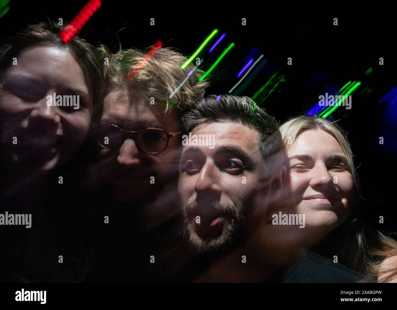 Crowd faces london hi-res stock photography and images - Alamy