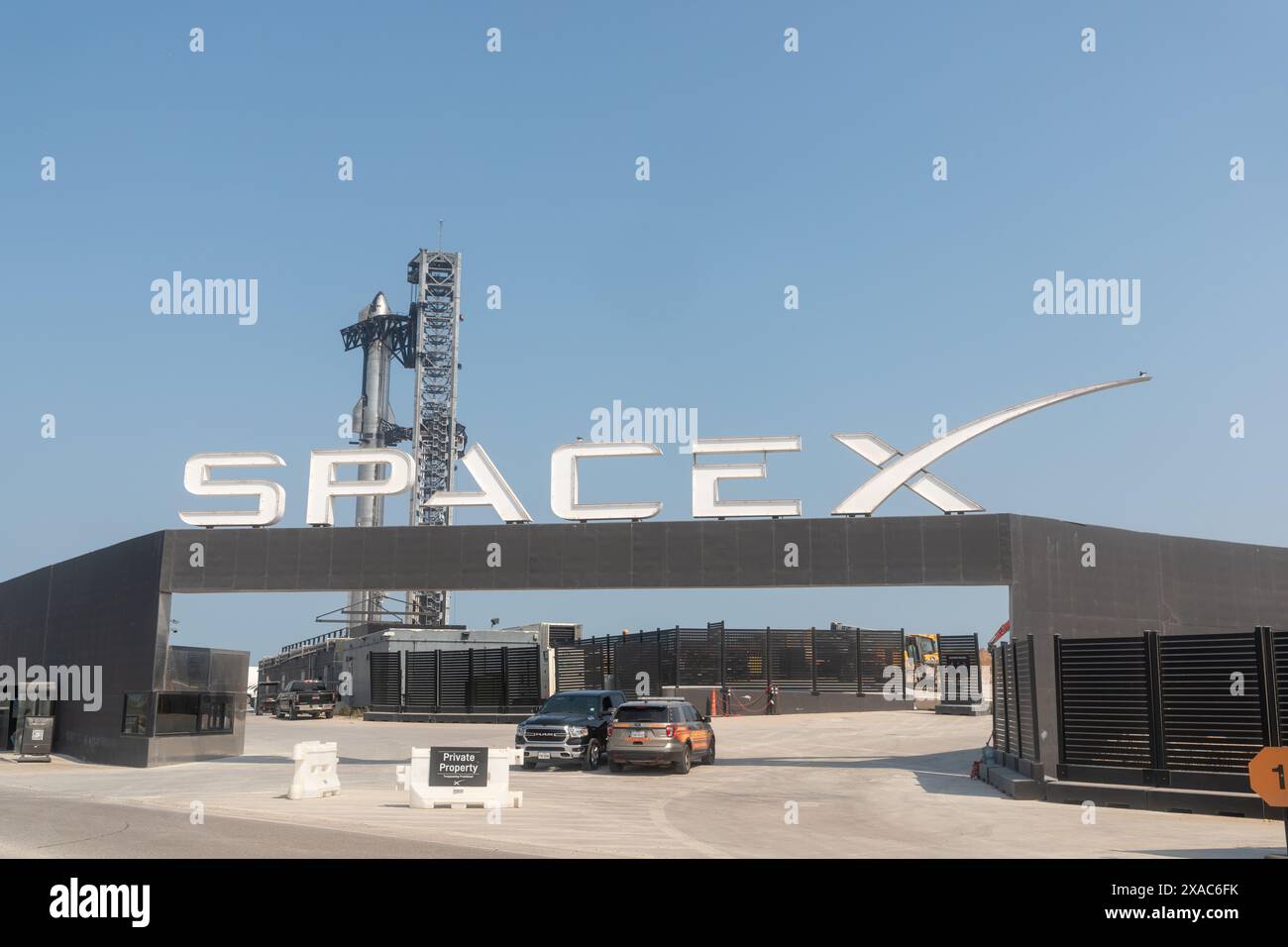 Boca Chica, USA. 05th June, 2024. SpaceX Starship IFT-4 test flight is fully stacked and FTS is armed. Starship S29 & Booster B-11 liftoff attempot is a 120 minute window from 7:00 AM to 9:00 AM CDT Boca Chica Starbase Texas Cameron County USA. (Photo by Scott Schilke/Sipa USA) Credit: Sipa USA/Alamy Live News Stock Photo