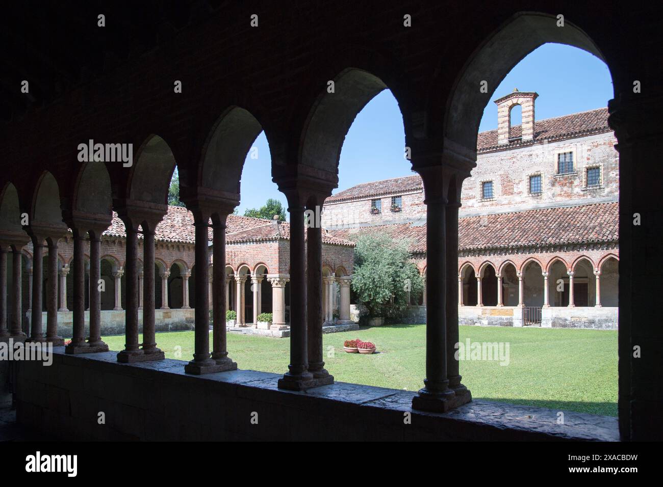 Romanesque Abbazia di San Zeno (Abbey of San Zeno) cloister from X to ...