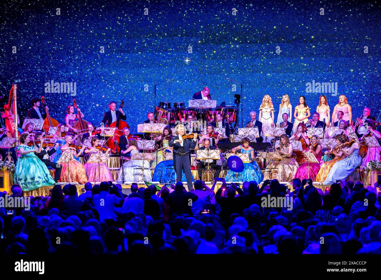 Andre Rieu und das Johann Strauss Orchester live bei einem Konzert ...