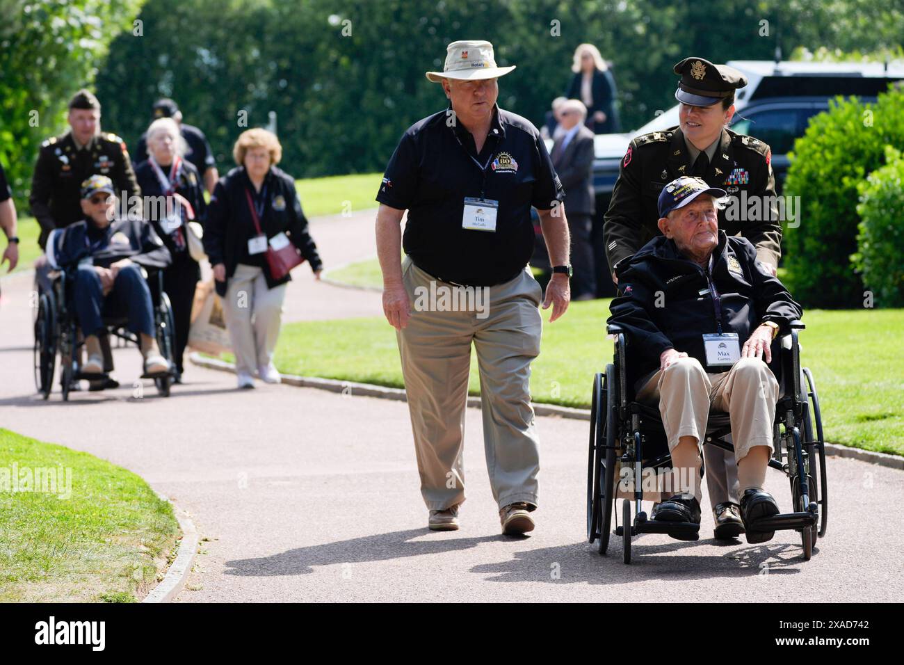 World War II veterans arrive for ceremonies to mark the 80th ...
