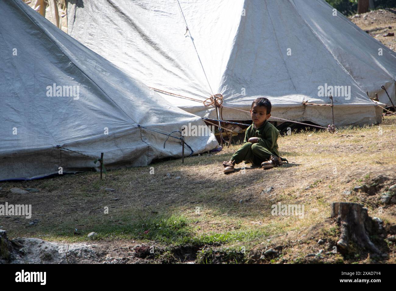 Srinagar, Jammu And Kashmir, India. 6th June, 2024. A nomad boy is seen resting outside his tent house on the foothill during a hot summer day on the outskirts of Srinagar. (Credit Image: © Adil Abass/ZUMA Press Wire) EDITORIAL USAGE ONLY! Not for Commercial USAGE! Stock Photo