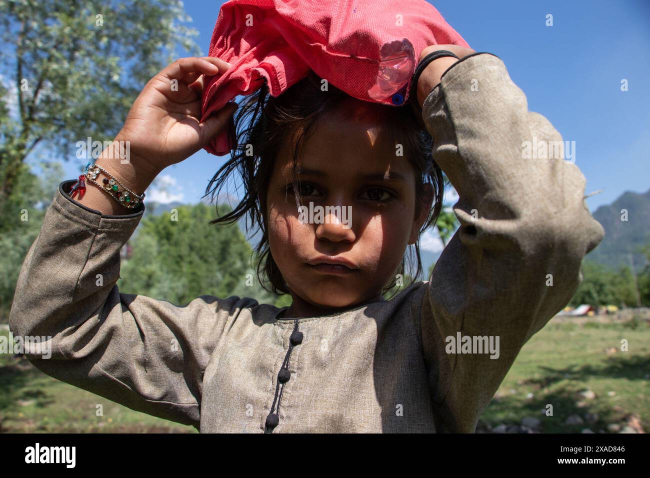 Srinagar, Jammu And Kashmir, India. 6th June, 2024. A nomad girl smiles for a picture on a sunny day on the outskirts of Srinagar. (Credit Image: © Adil Abass/ZUMA Press Wire) EDITORIAL USAGE ONLY! Not for Commercial USAGE! Stock Photo