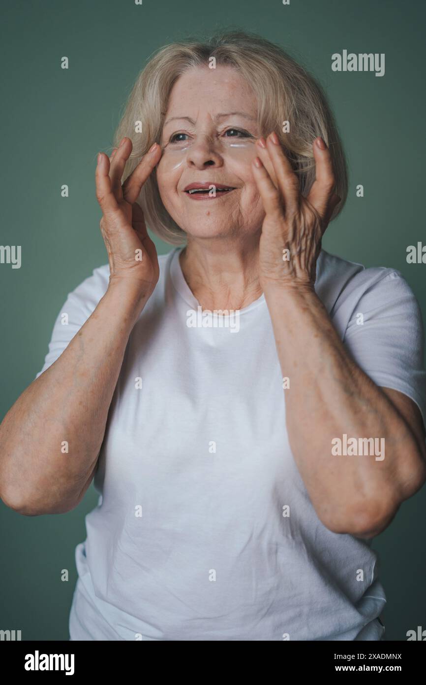 Lady applying facial patches hi-res stock photography and images - Alamy