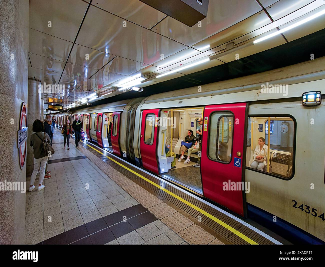 London Underground tube and passengers waiting at Embankment Station Stock Photo