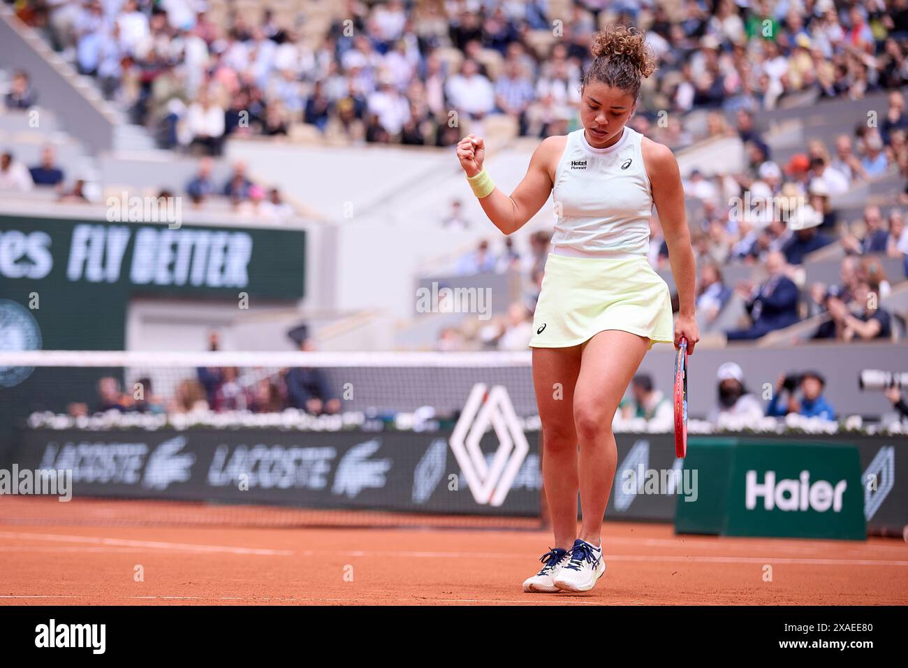 Jasmine Paolini of Italy celebrates a point against Elena Rybakina of