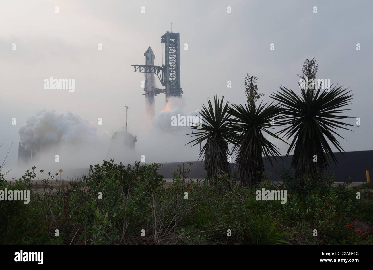 Boca Chica, USA. 06th June, 2024. Great success for SpaceX with Starship S29 & B11 after liftoff both vehicles did controlled splash downs. S29 Starship did re-enter in a controlled manner. 7:50 AM CDT Starbase, Boca Chica, Cameron Count, Texas, USA. (Photo by Scott Schilke/SipaUSA.com) Credit: Sipa USA/Alamy Live News Stock Photo