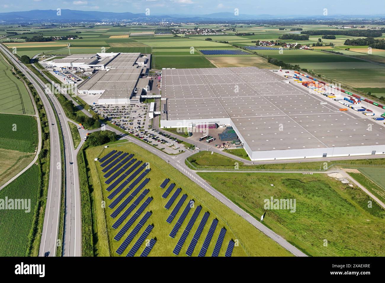 BMW Group Teilelager Wallersdorf 2.91 an der Autobahn A92. *** BMW 
