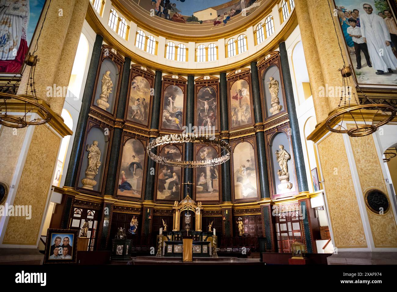 The main altar, Metropolitan Cathedral of the Holy Savior, Catedral ...
