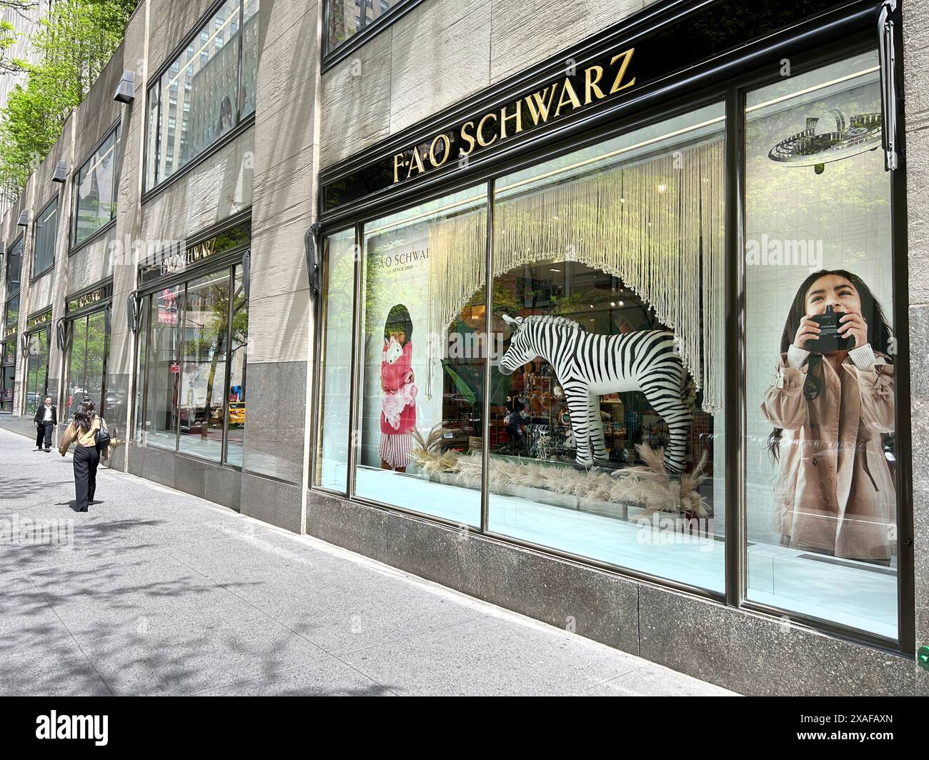 FAO Schwarz store, building exterior and sidewalk scene, Rockefeller Center, New York City, New York, USA Stock Photo