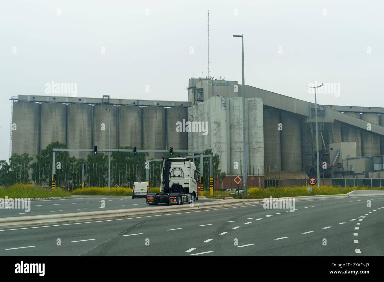 Famous Chef Builder Constructs Massive Warehouse in Ghent - Can't Miss This Roadside Surprise - News Directory 3