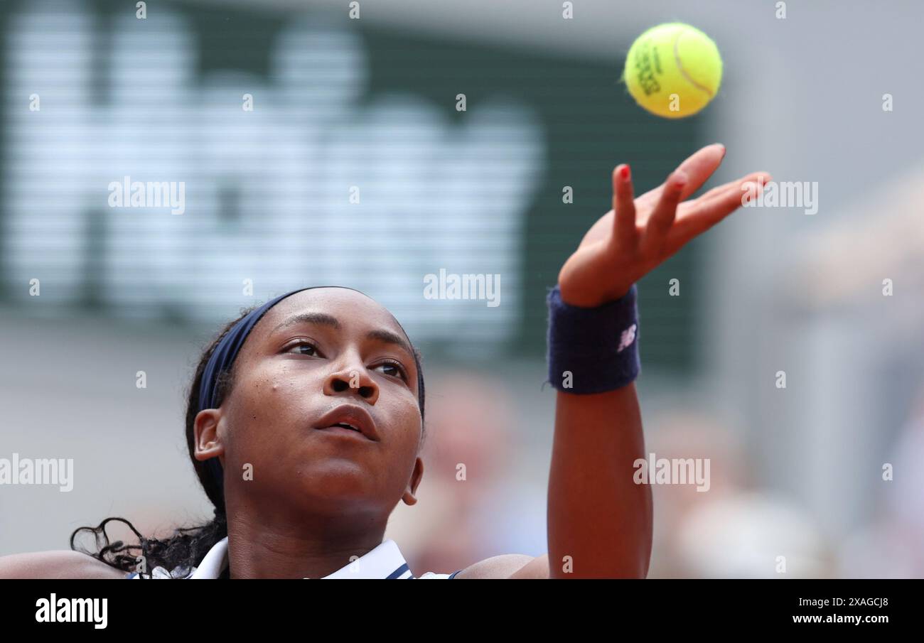 Paris, France. 6th June, 2024. Coco Gauff serves during the women's singles semifinal match between Coco Gauff of the United States and Iga Swiatek of Poland at the French Open tennis tournament at Roland Garros in Paris, France, on June 6, 2024. Credit: Gao Jing/Xinhua/Alamy Live News Stock Photo