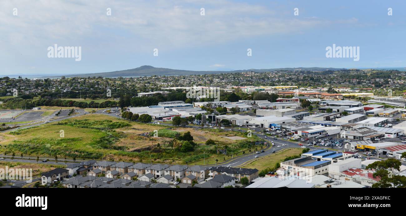 Maungarei / Mount Wellington is a 135-metre high volcanic peak of the Auckland volcanic field in Auckland, New Zealand. Stock Photo