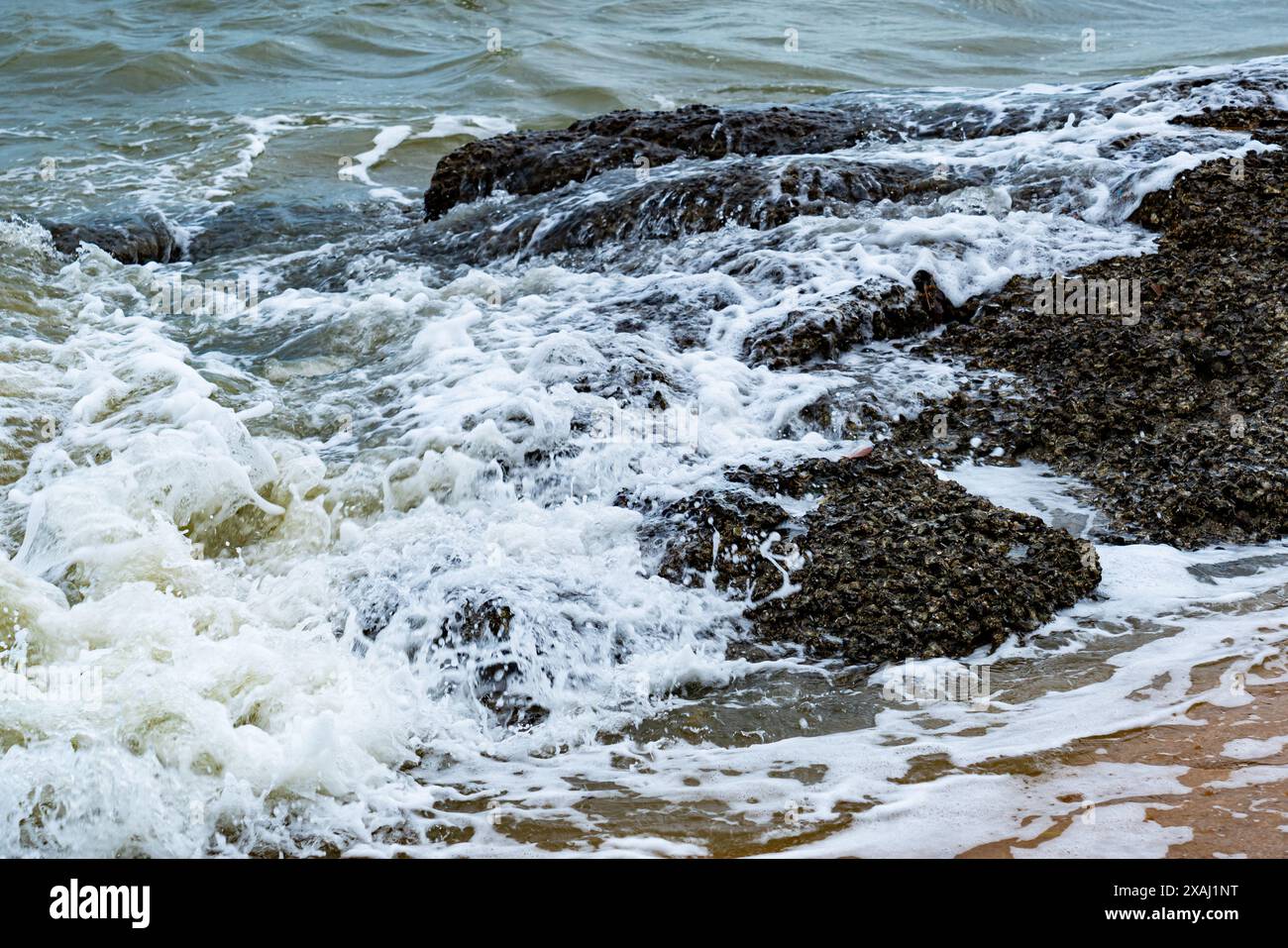 Dark blue water foamy hi-res stock photography and images - Alamy