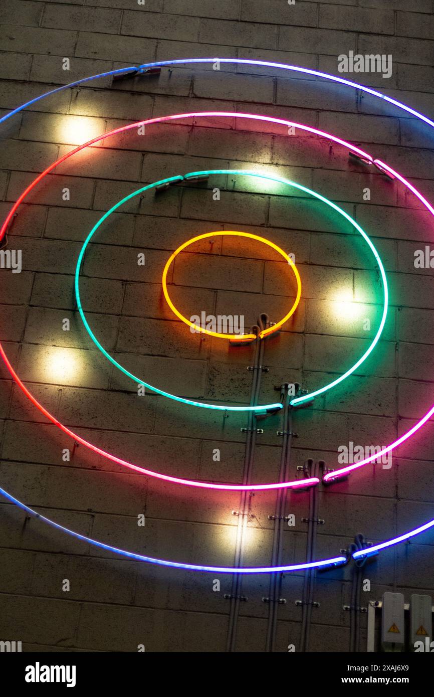 Neon glowing line hi-res stock photography and images - Alamy