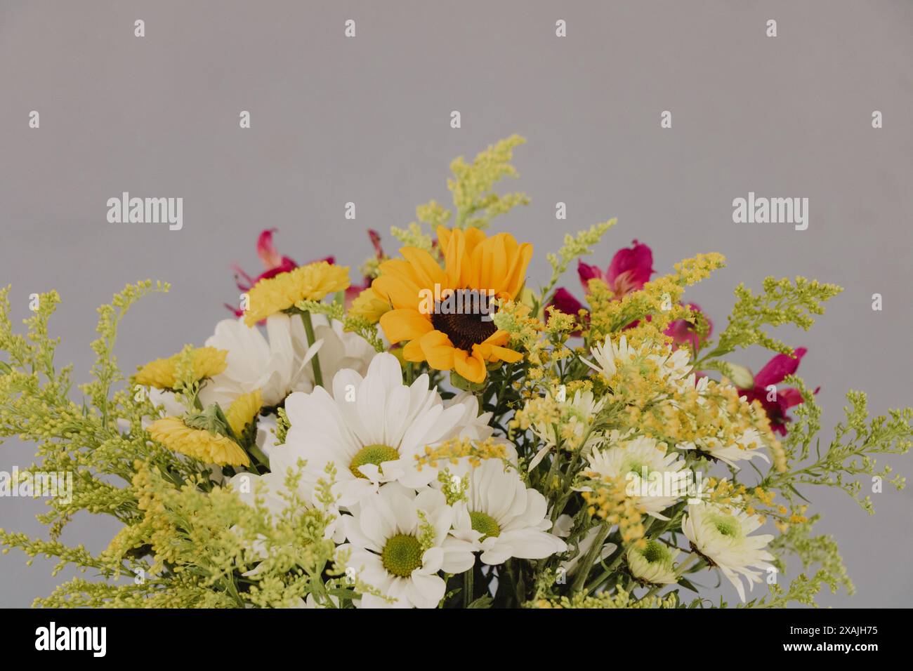 Closeup flower arrangement hi-res stock photography and images - Alamy