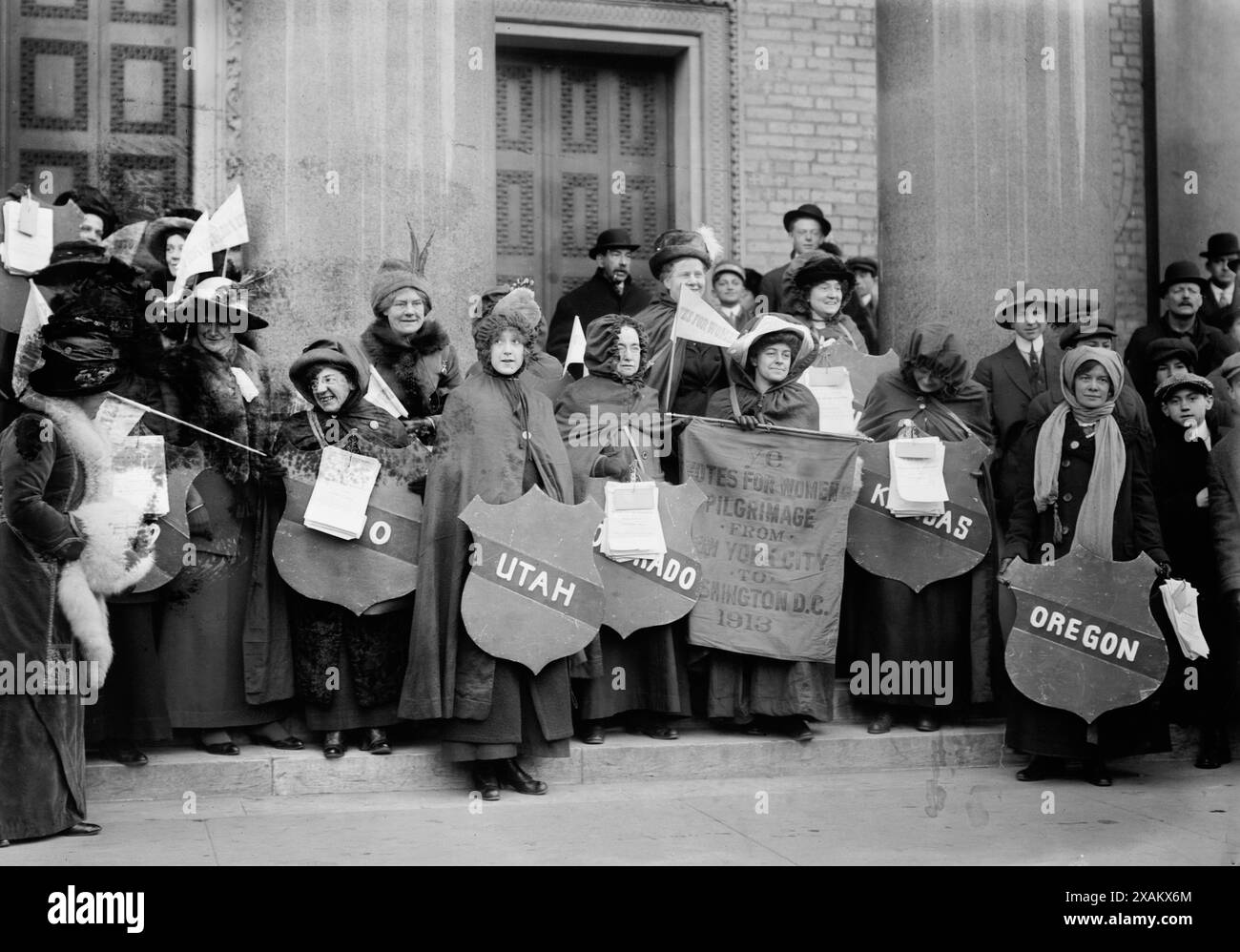 Suffrage hikers collecting, 1913. Shows suffrage hikers who took part