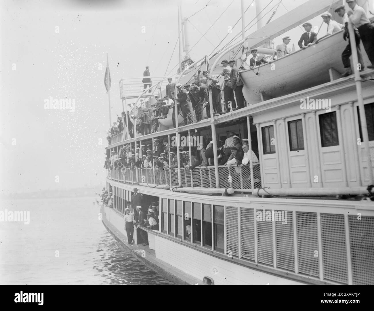 Outing of Tim Sullivan Ass'n, 1913. Shows boat the Grand Republic, filled with people going on an outing of the Timothy Sullivan Association, sponsored by Timothy (&quot;Big Tim&quot;) Daniel Sullivan (1862-1913), a New York City Tammany Hall politician. Stock Photo