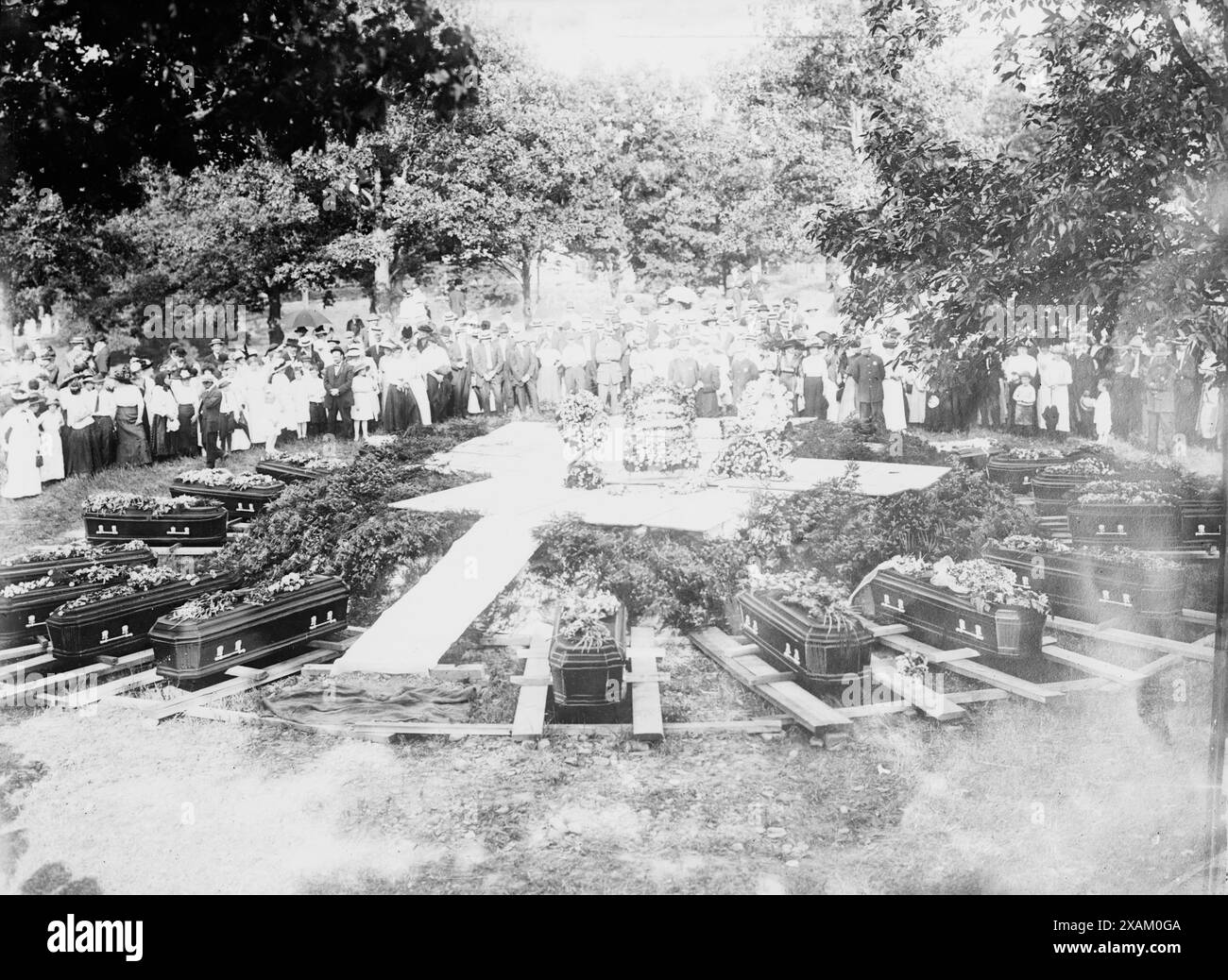 Burying Binghamton dead, 1913. Shows funeral for victims of the