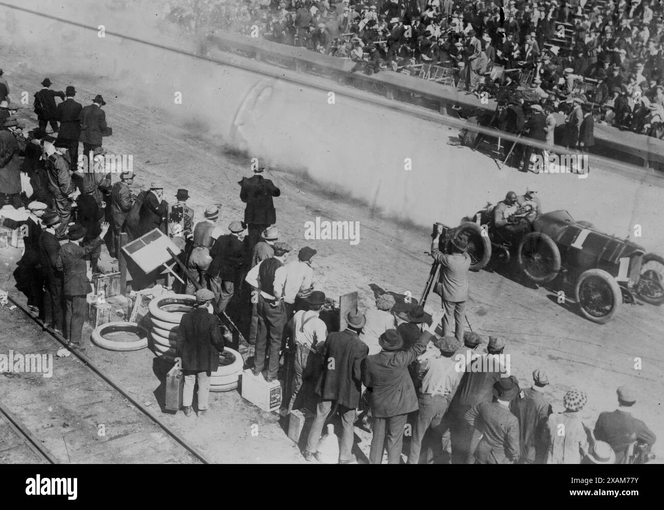 Starting Vanderbilt Cup Race, 1914. Shows the 1914 Vanderbilt Cup auto race which was held in Santa Monica, California, on February 26. Stock Photo