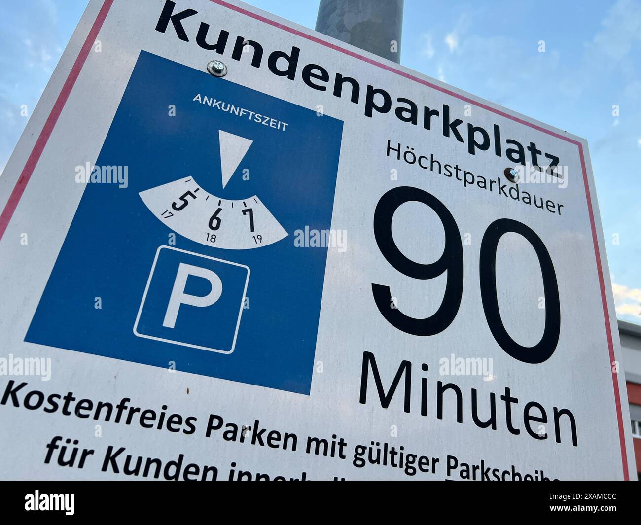 Kundenparkplatz Parkplatz Höchstparkdauer Parkscheibe 90 Minuten *** Customer parking lot